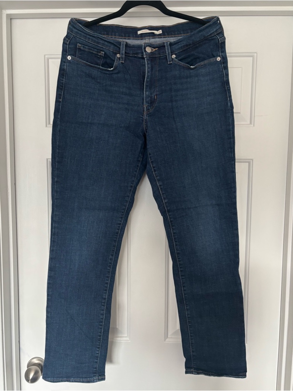 Levi’s Classic Straight Dark Wash Jeans Women’s Size 30